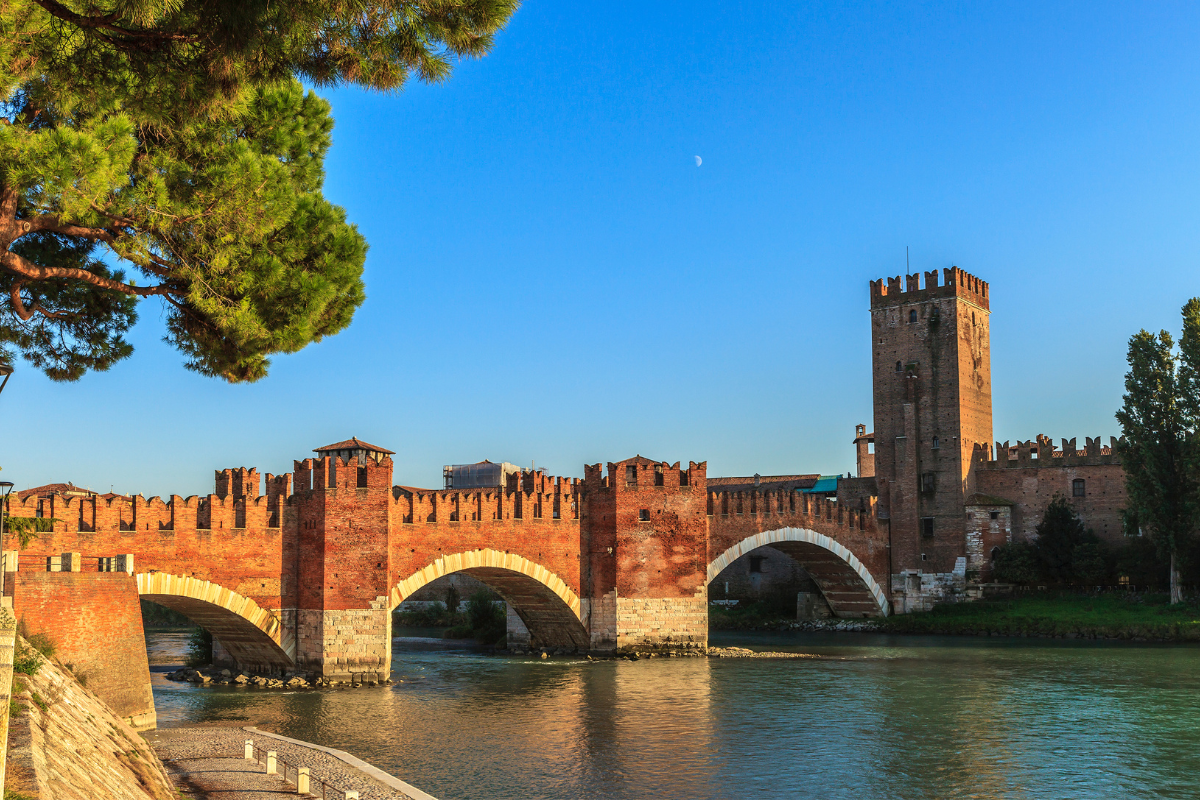 Ponte Scaligero seen from the river bank